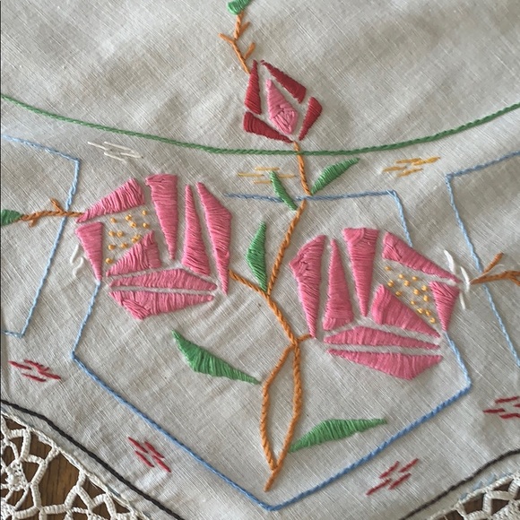 Vintage hand embroidered linen cloth - Picture 3 of 8